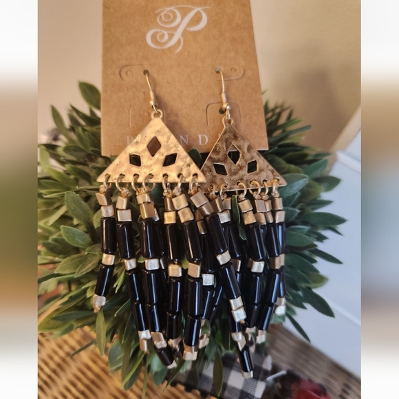 Plunder earrings $8 each - Picture 5 of 6